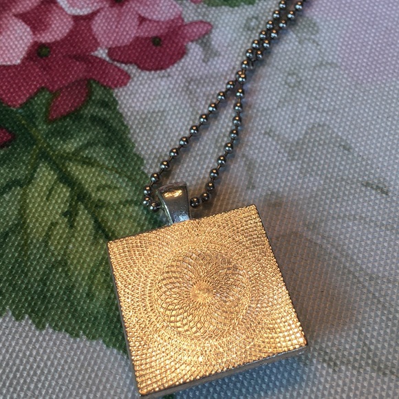 Red Roses Glass Cabashon Necklace 24” NWT - Picture 5 of 5